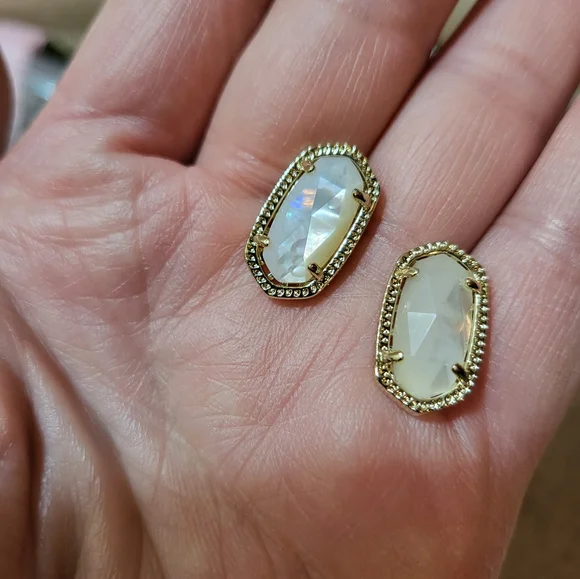 **** SOLD ***** Kendra Scott Gold Stud Earrings in Ivory Pearl - Picture 9 of 10